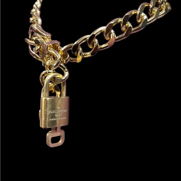Louis Vuitton #310 Lock & Key on unbranded Gold Buckle Chain Necklace - Picture 8 of 8